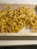 Passatelli freschi fatti a mano secondo la tradizione emiliana nel laboratorio InPasta